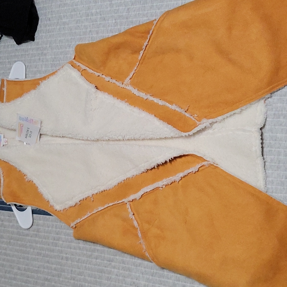 Vest - Picture 3 of 6